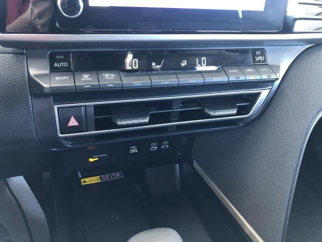 2025 Toyota Camry LE AWD (Natl)