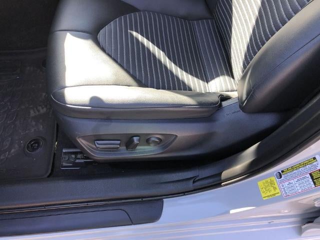 2024 Toyota Camry SE Auto (SE)