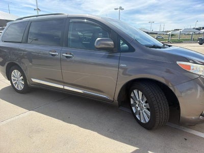 2017 Toyota Sienna XLE AWD 7-Passenger (Natl)