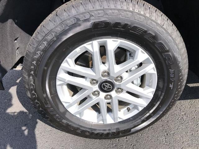 2025 Toyota Tundra 4WD 4WD SR5 CrewMax 5.5' Bed (SE)