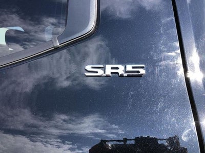 2025 Toyota Tundra 4WD 4WD SR5 CrewMax 5.5' Bed (SE)