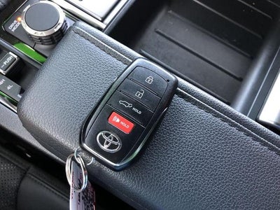 2025 Toyota Sequoia SR5 4WD (SE)