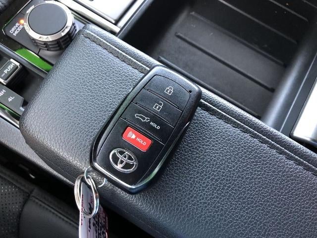2025 Toyota Sequoia SR5 4WD (SE)