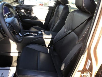 2025 Toyota Crown Signia Limited AWD (Natl)