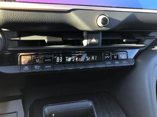 2025 Toyota Crown Signia Limited AWD (Natl)