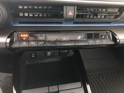 2025 Toyota Prius XLE AWD (Natl)
