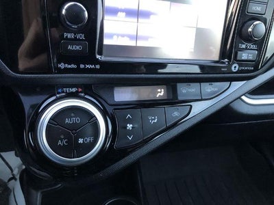 2017 Toyota Prius c Four (GS)