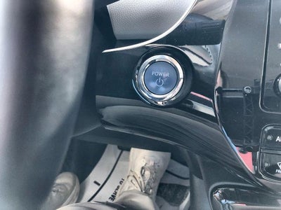 2021 Toyota Prius XLE AWD-e (Natl)