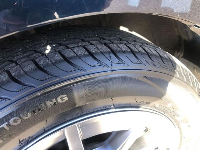 2017 Toyota Prius v Three (SE)