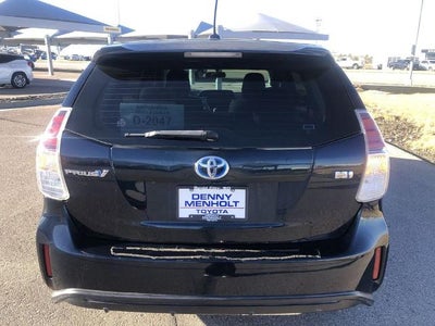 2017 Toyota Prius v Three (SE)