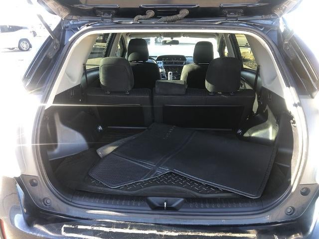 2017 Toyota Prius v Three (SE)