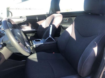 2017 Toyota Prius v Three (SE)