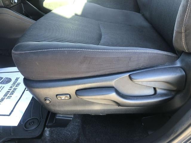 2017 Toyota Prius v Three (SE)