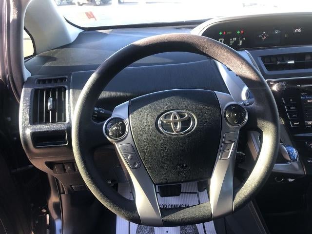 2017 Toyota Prius v Three (SE)