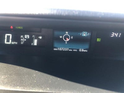 2017 Toyota Prius v Three (SE)