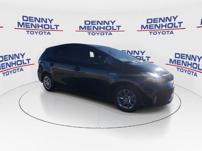 2017 Toyota Prius v Three (SE)