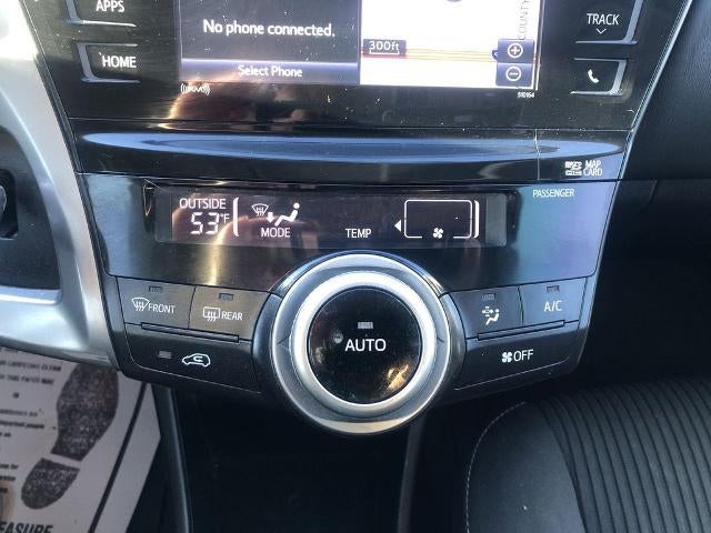 2017 Toyota Prius v Three (SE)