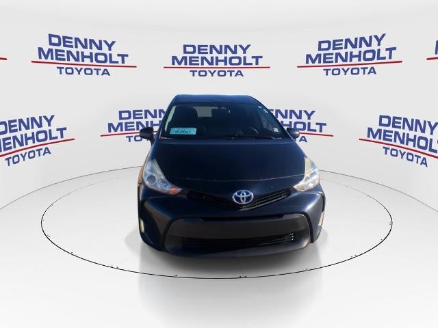 2017 Toyota Prius v Three (SE)