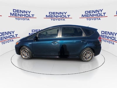 2017 Toyota Prius v Three (SE)