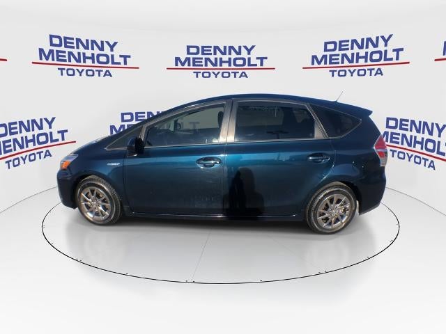 2017 Toyota Prius v Three (SE)