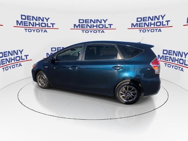 2017 Toyota Prius v Three (SE)