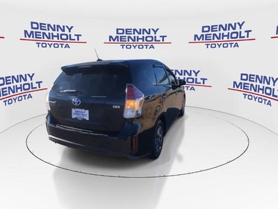 2017 Toyota Prius v Three (SE)