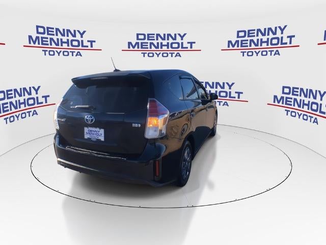 2017 Toyota Prius v Three (SE)