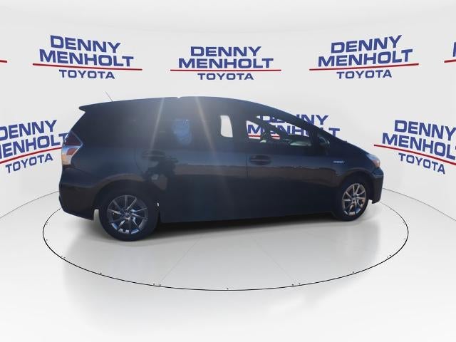 2017 Toyota Prius v Three (SE)