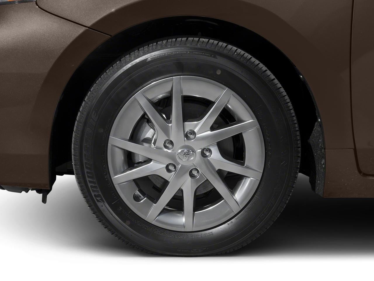 2017 Toyota Prius v Three (SE)